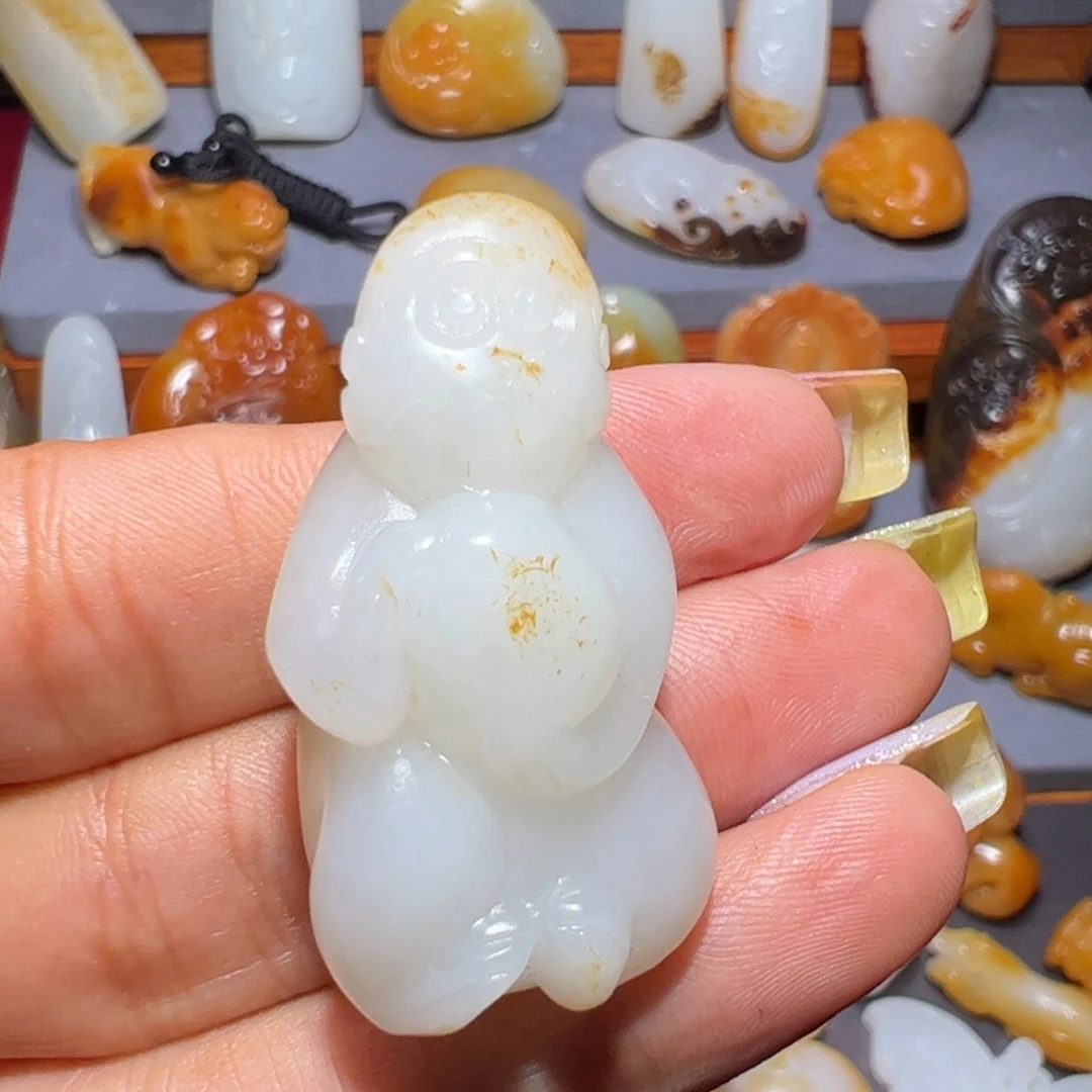 和田玉未镶嵌颈饰陈*