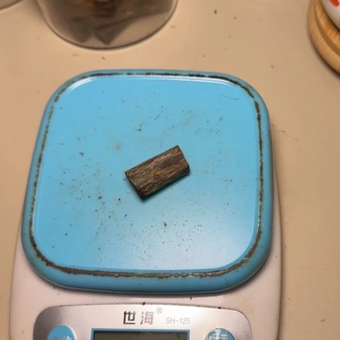 树脂制品吴*恼海南原母树树心油块料3.2g