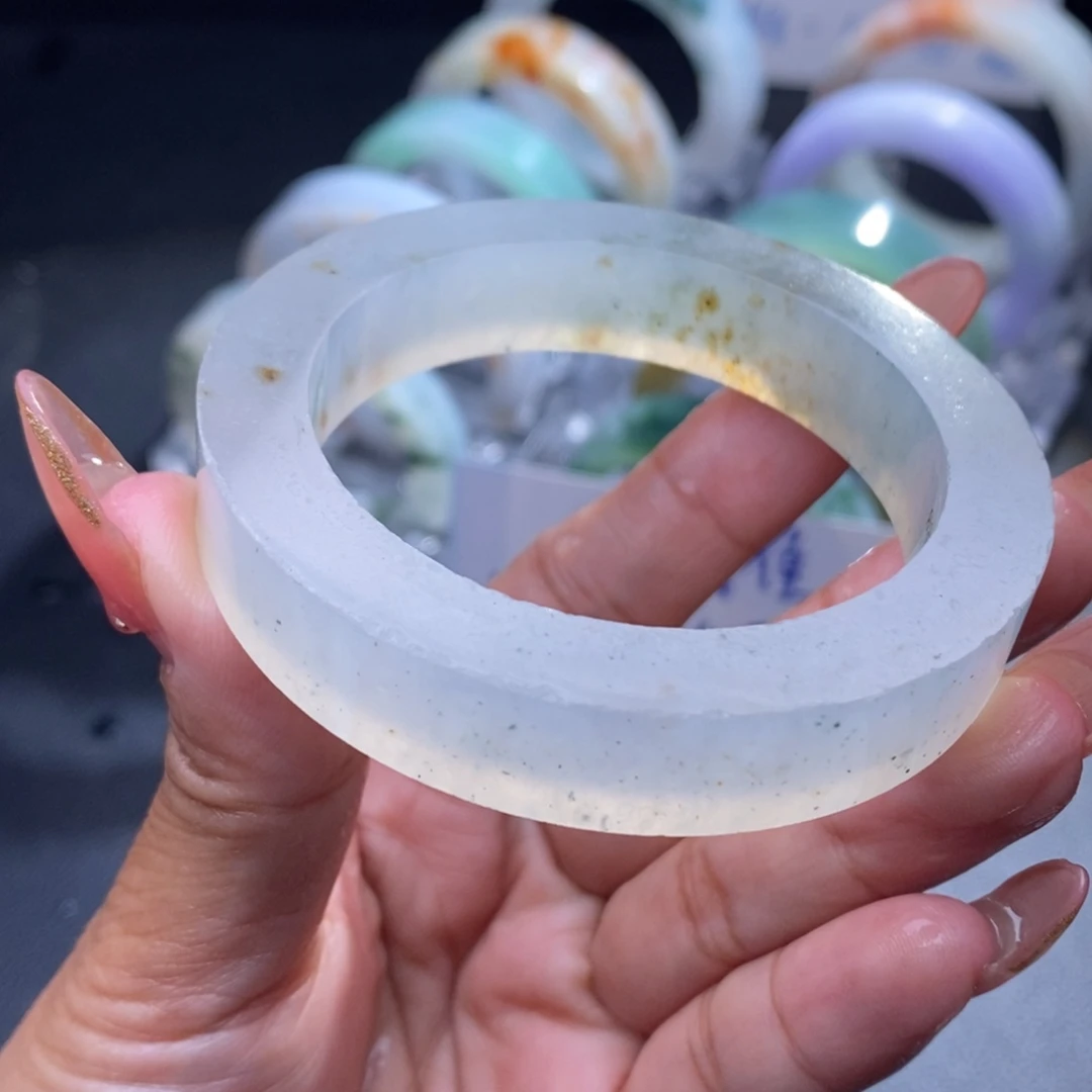 定制翡翠未镶嵌翡翠手镯