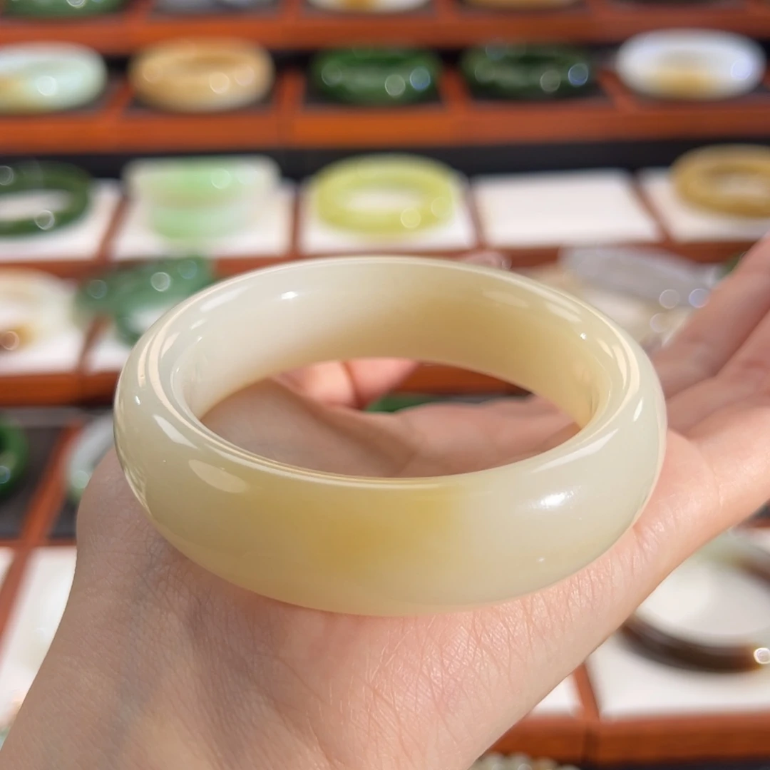 和田玉（糖玉）手镯未镶嵌