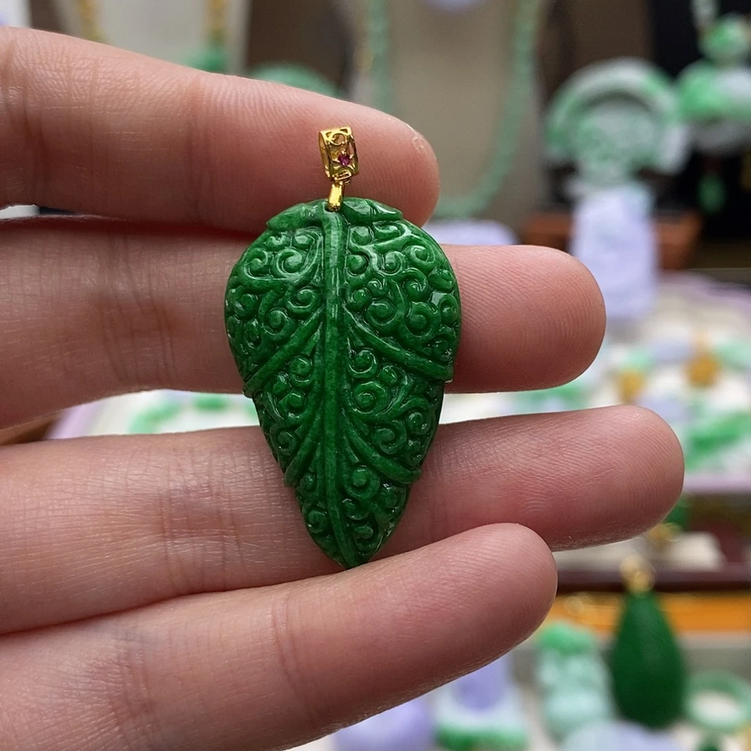 翡翠未镶嵌颈饰吊坠