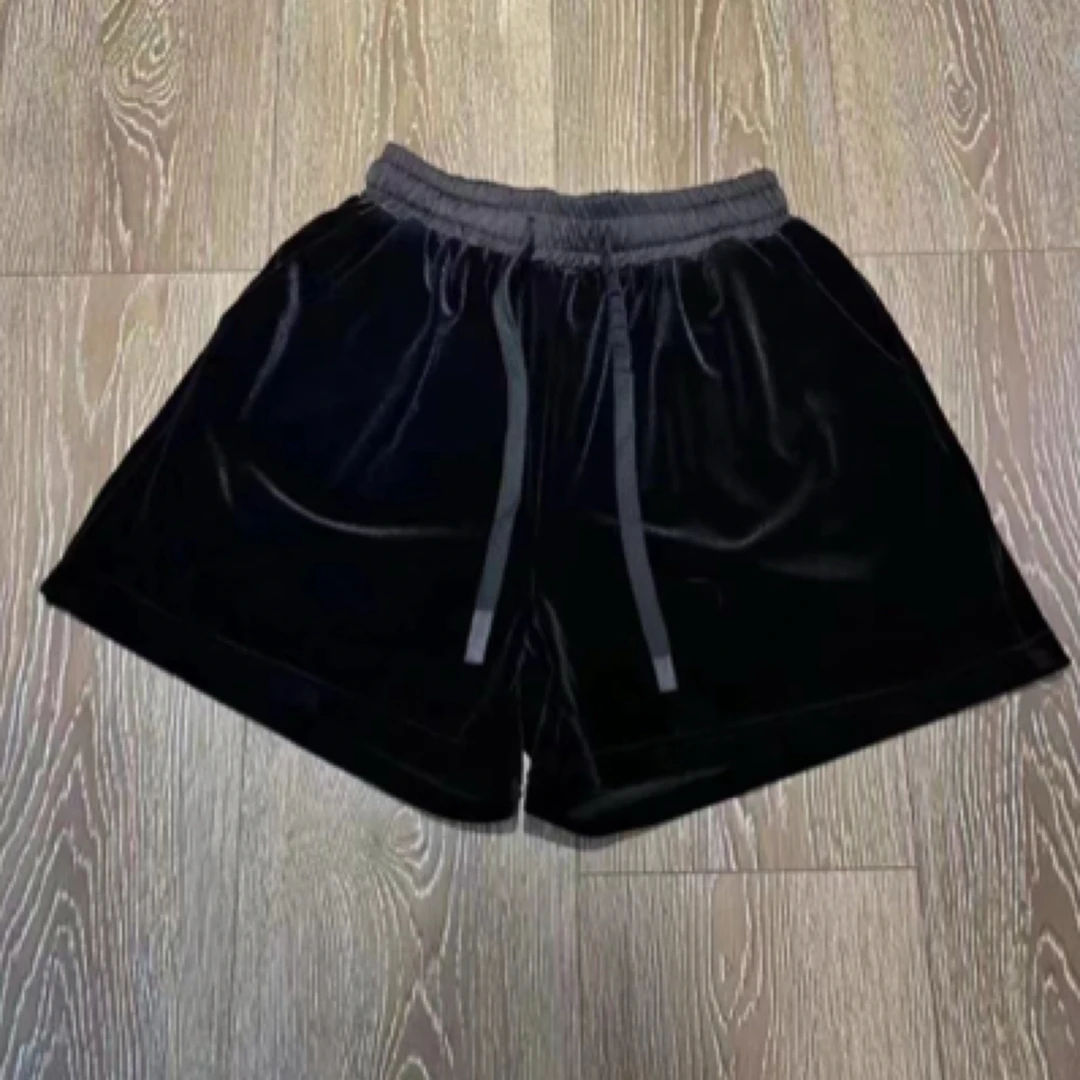 时尚丝绒百搭短裤