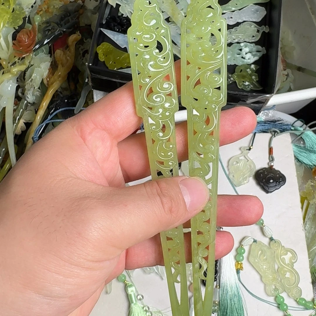 钟***卿蛇纹石玉未镶嵌发饰