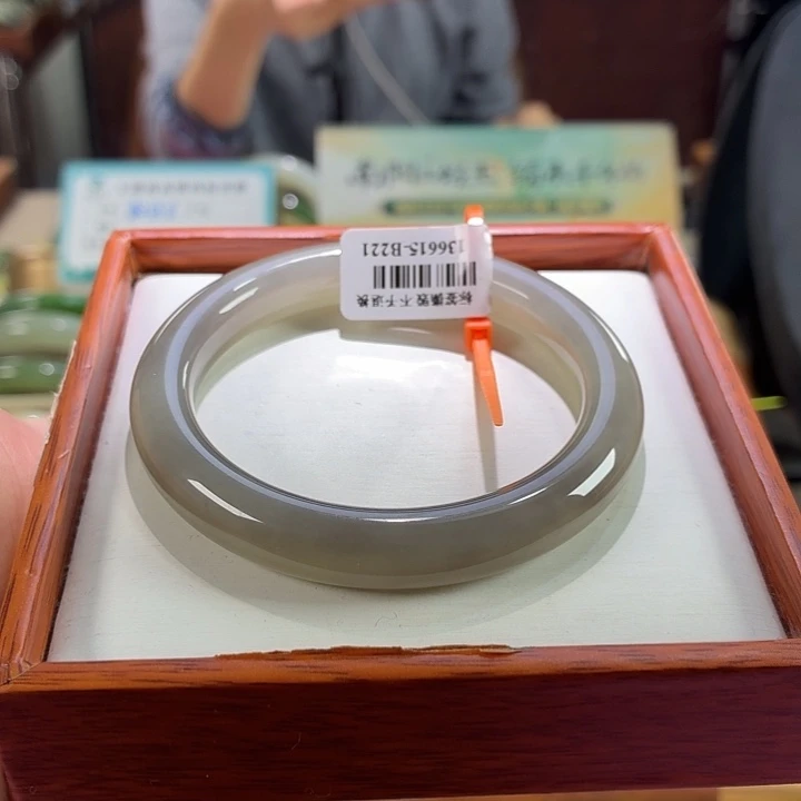 未镶嵌手镯和田玉22. 56/57