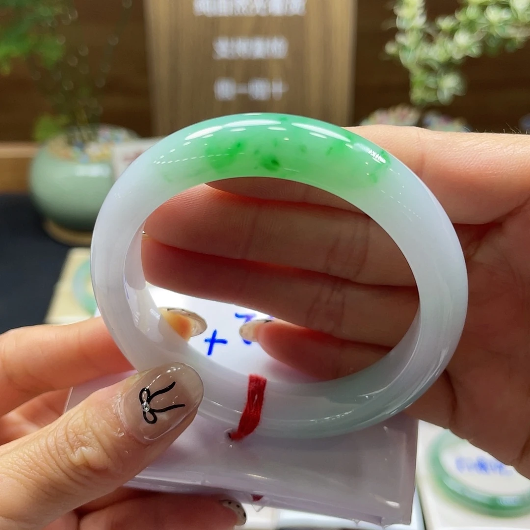 翡翠未镶嵌手镯52 号