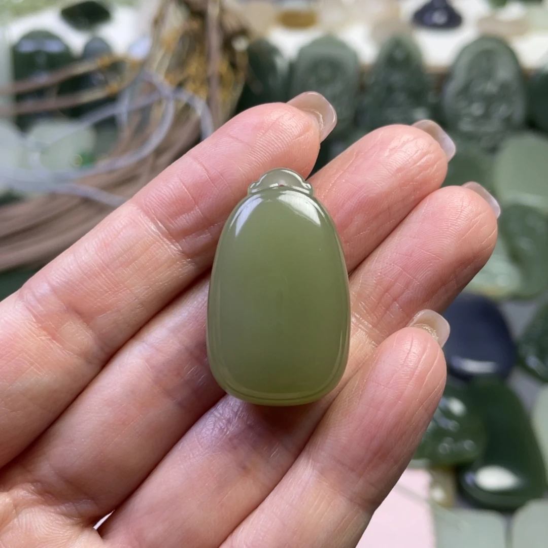 和田玉颈饰未镶嵌阿***力