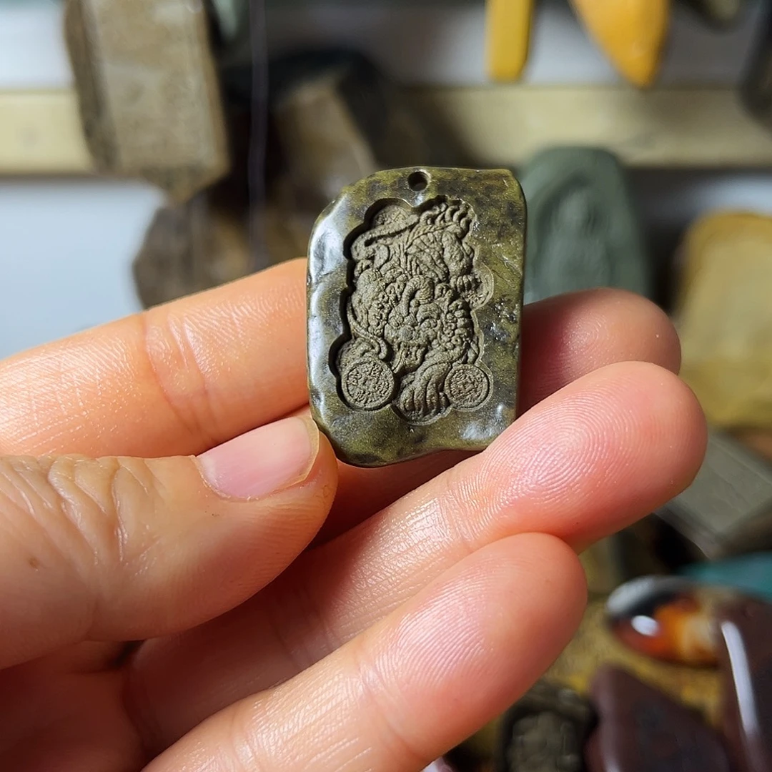 禾***雨新疆戈壁石原石雕刻