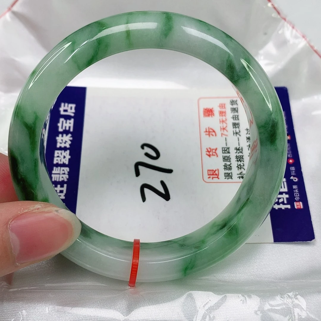 翡翠手镯未镶嵌翡翠