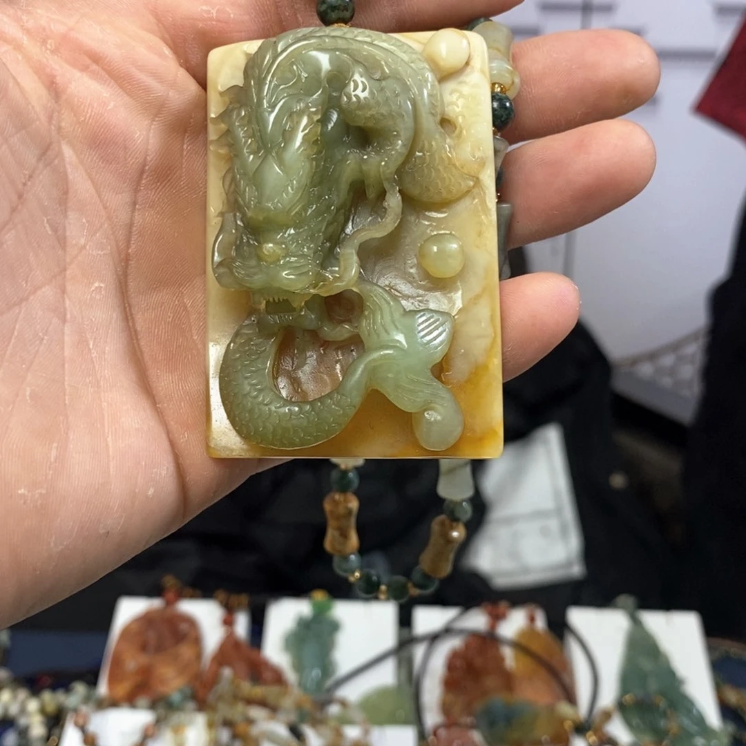 蛇纹石玉颈饰未镶嵌木*