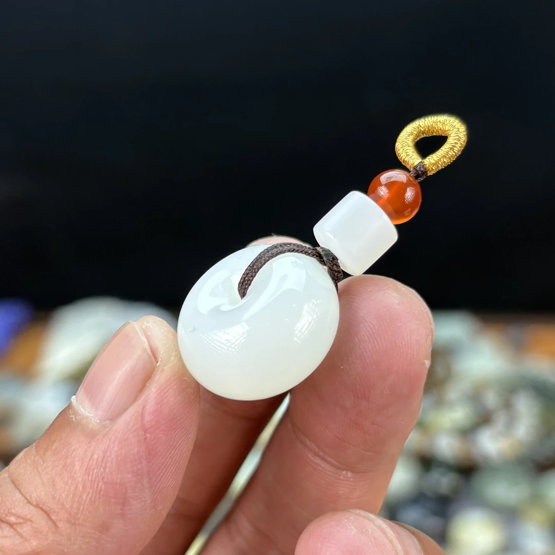 20一级白细糯俄料芭莎料干净细腻油润和田玉白玉平安扣玉坠吊坠
