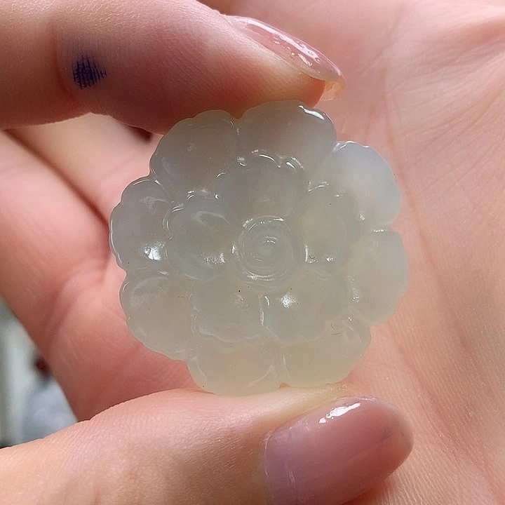 彬***彬颈饰未镶嵌和田玉