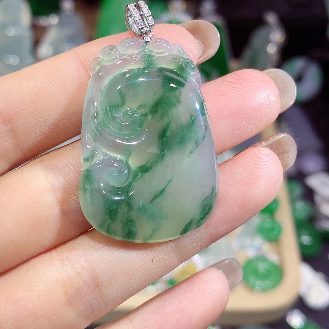 翡翠18K金镶嵌颈饰如意