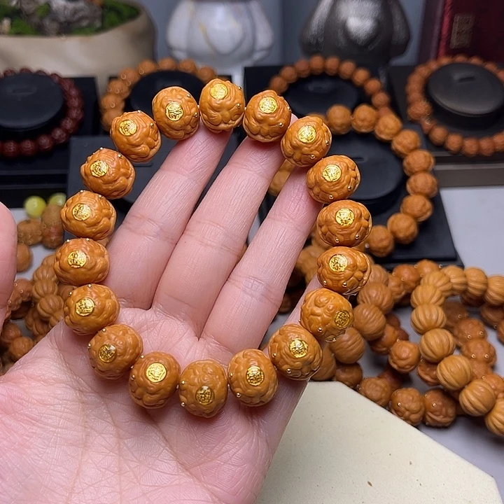 吊坠猴头核桃金蟾王，一面日进斗金，一面招财进宝