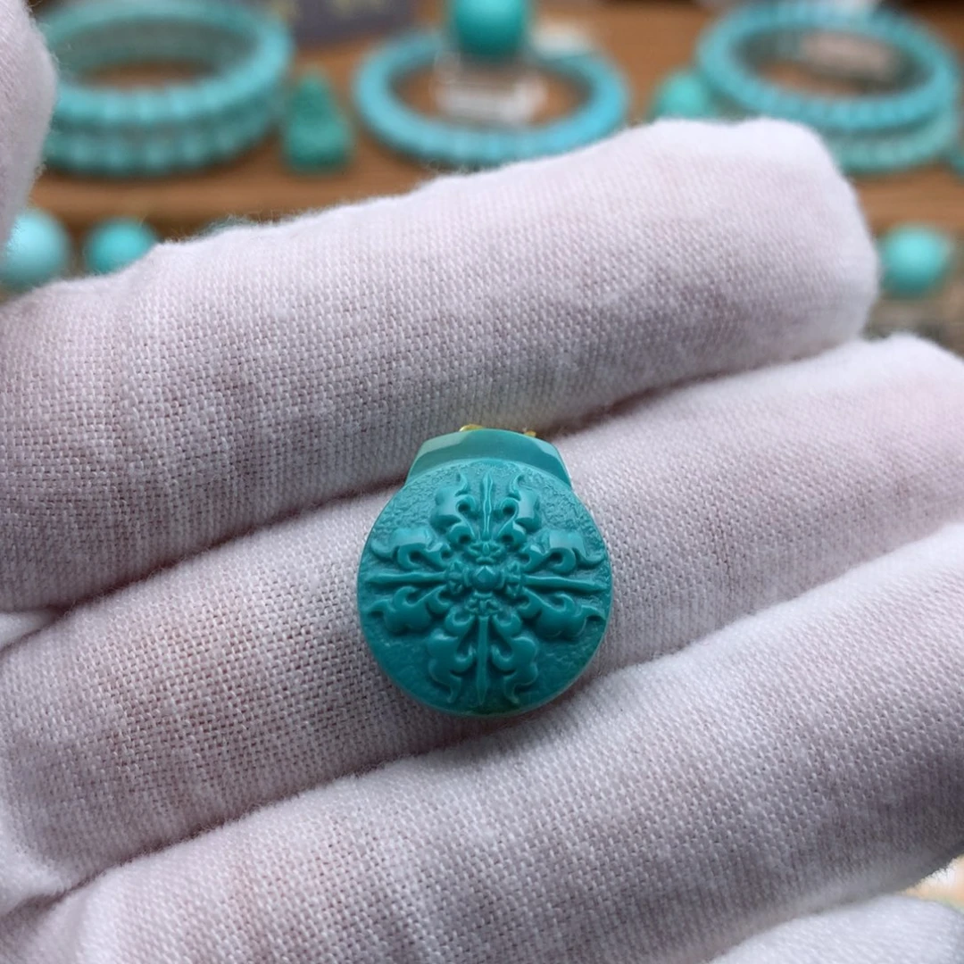 绿松石未镶嵌珠宝奇石