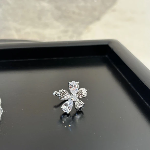 铜合金合成锆石耳饰 白花耳夹EJ1175（一个）