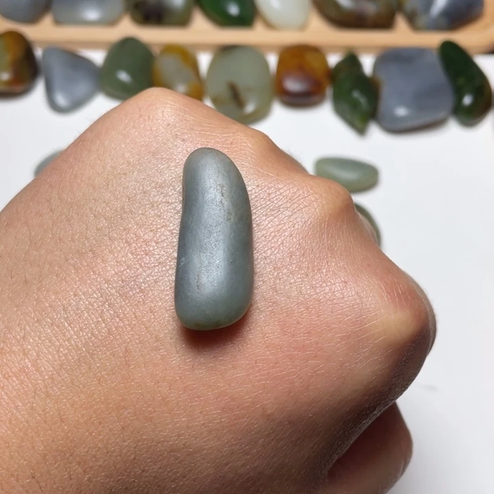 和田玉未镶嵌颈饰荷*，