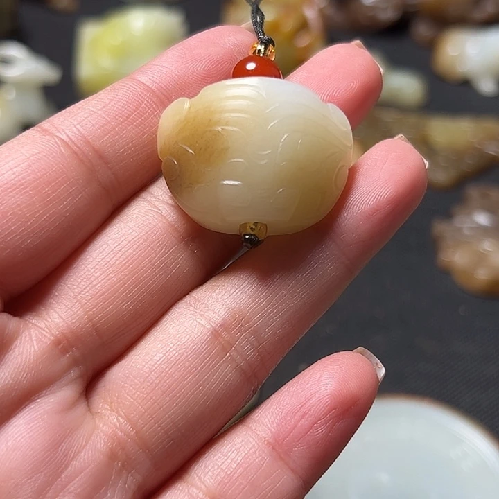 称***意和田玉（糖玉）未镶嵌挂件