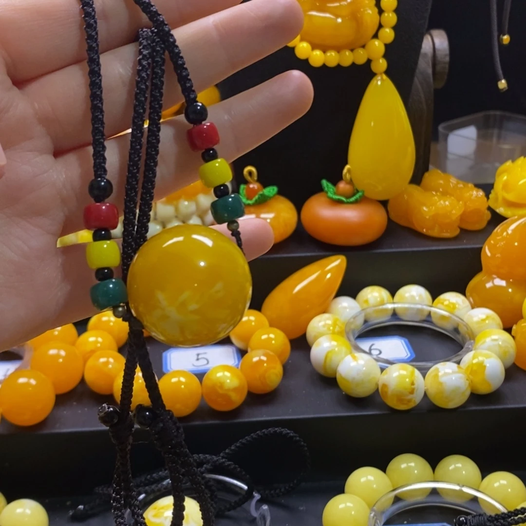 阿***。非金属鸡油黄飘花卡30单珠全品