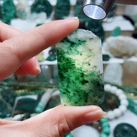 独山玉未镶嵌吊坠