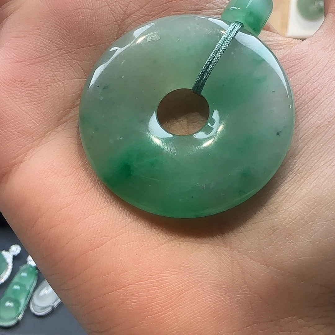 石英质玉合金颈饰