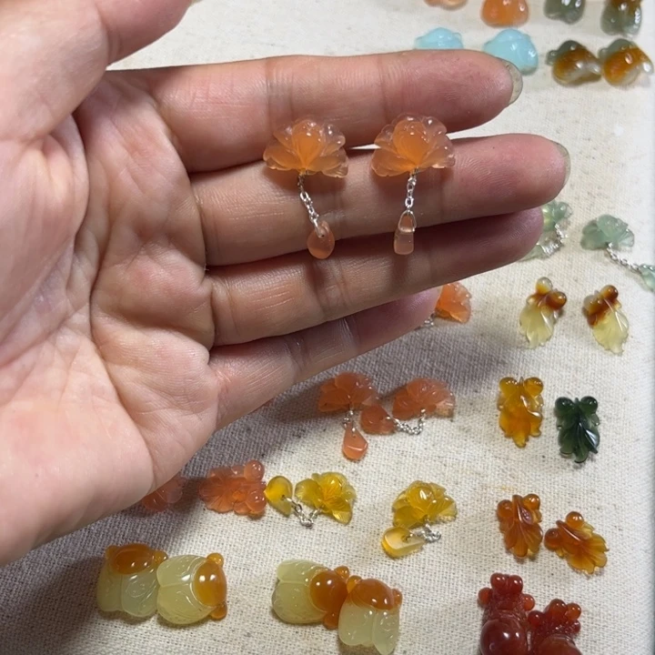 蛇纹石玉合金耳饰
