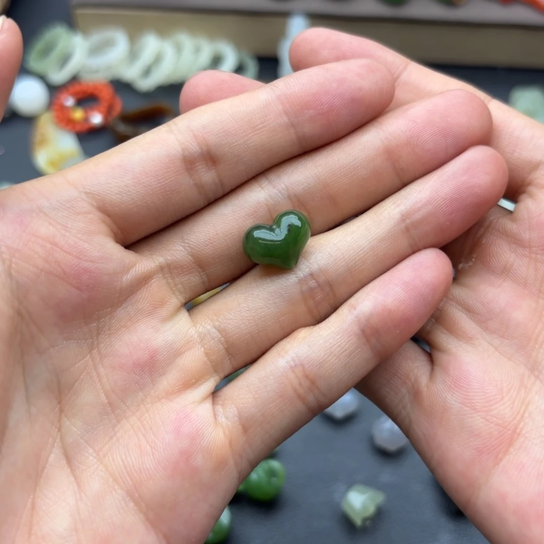 z***Z和田玉未镶嵌颈饰