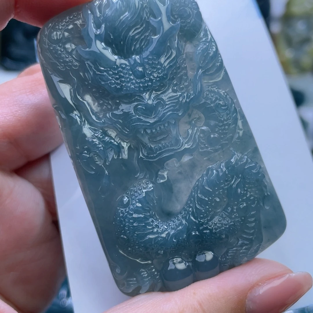 翡翠颈饰未镶嵌龙