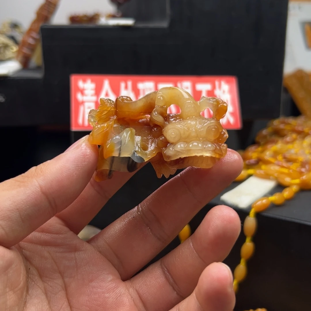 未镶嵌石英质玉（黄龙玉）多样性发货，发其一