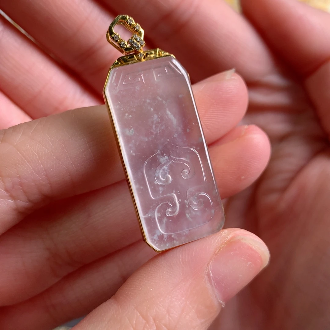 颈饰18K金镶嵌翡翠吊坠