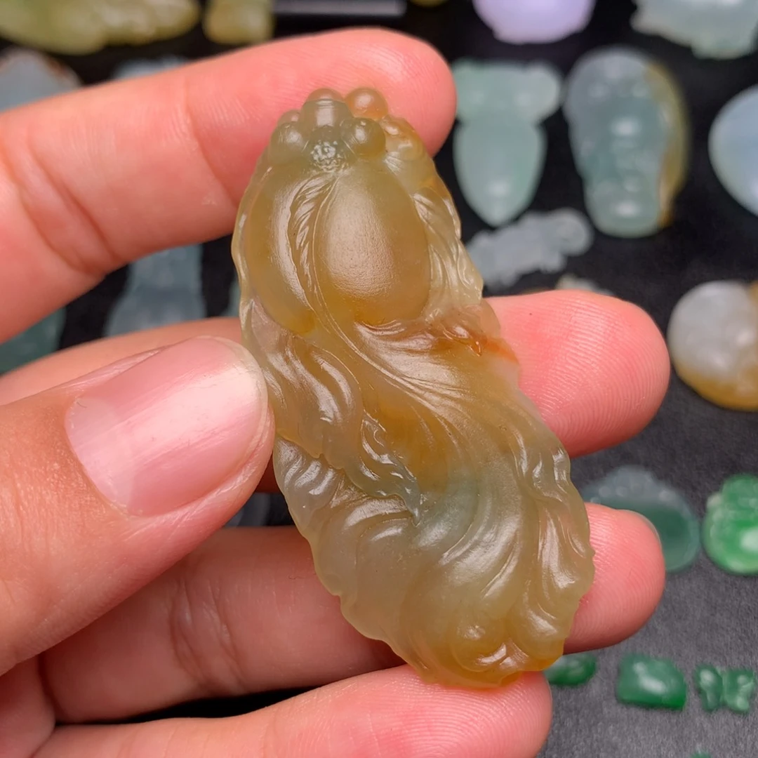 定制翡翠未镶嵌金鱼