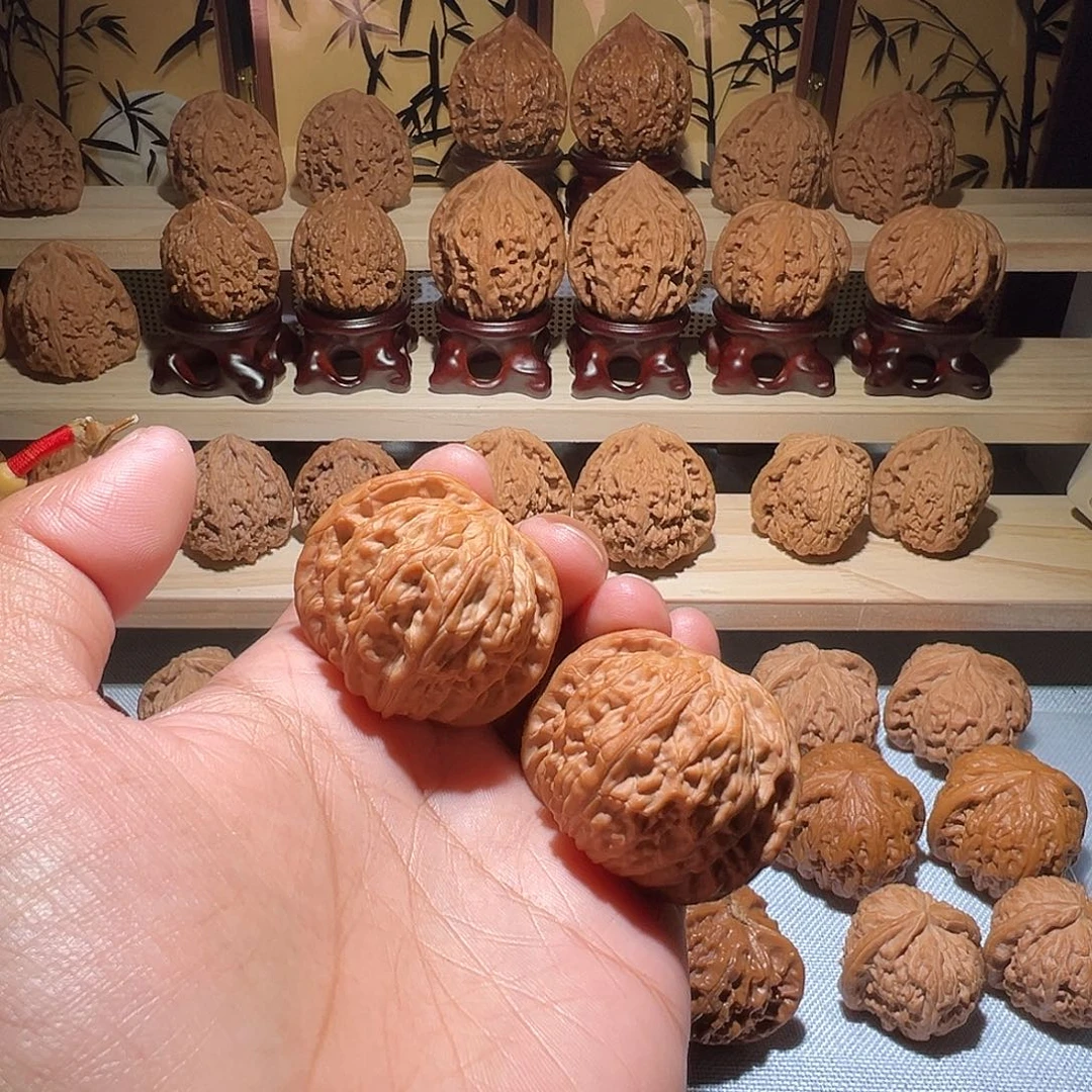 吊坠文玩核桃红皮中桩歪磨