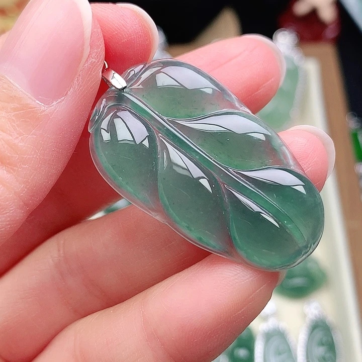 颈饰未镶嵌翡翠吊坠