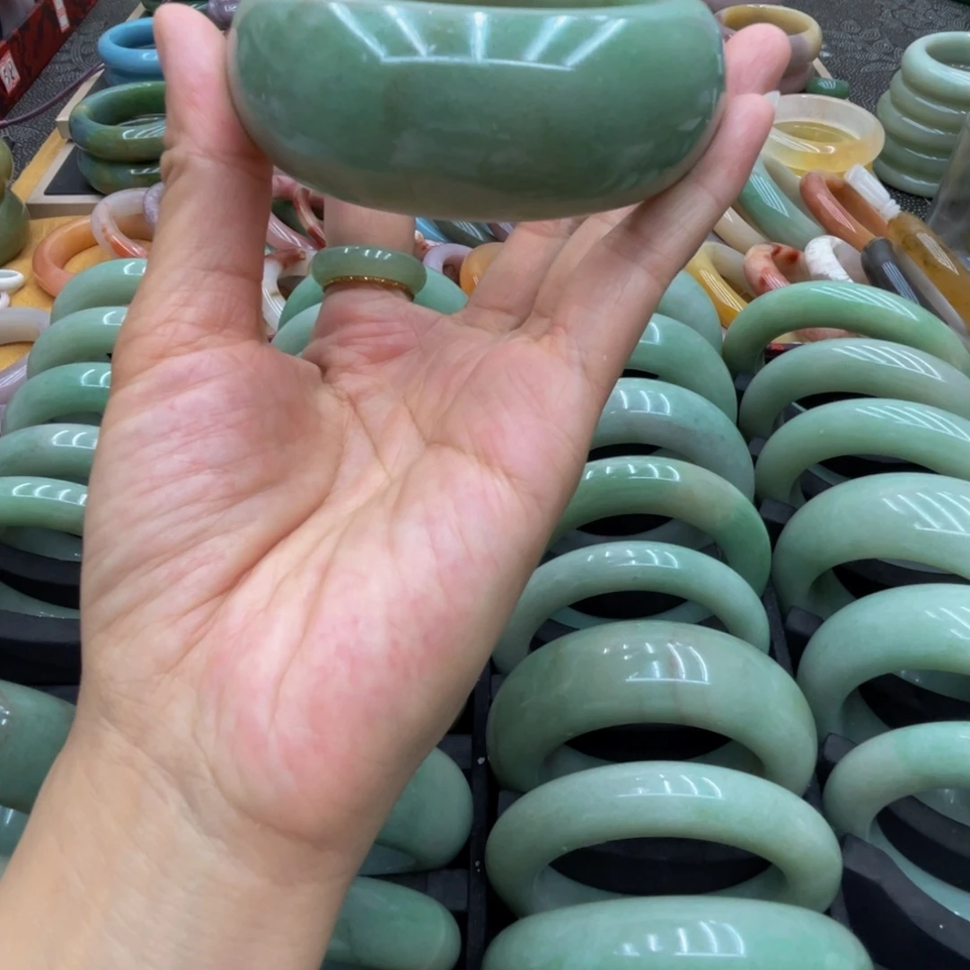 未镶嵌圈口54石英质玉