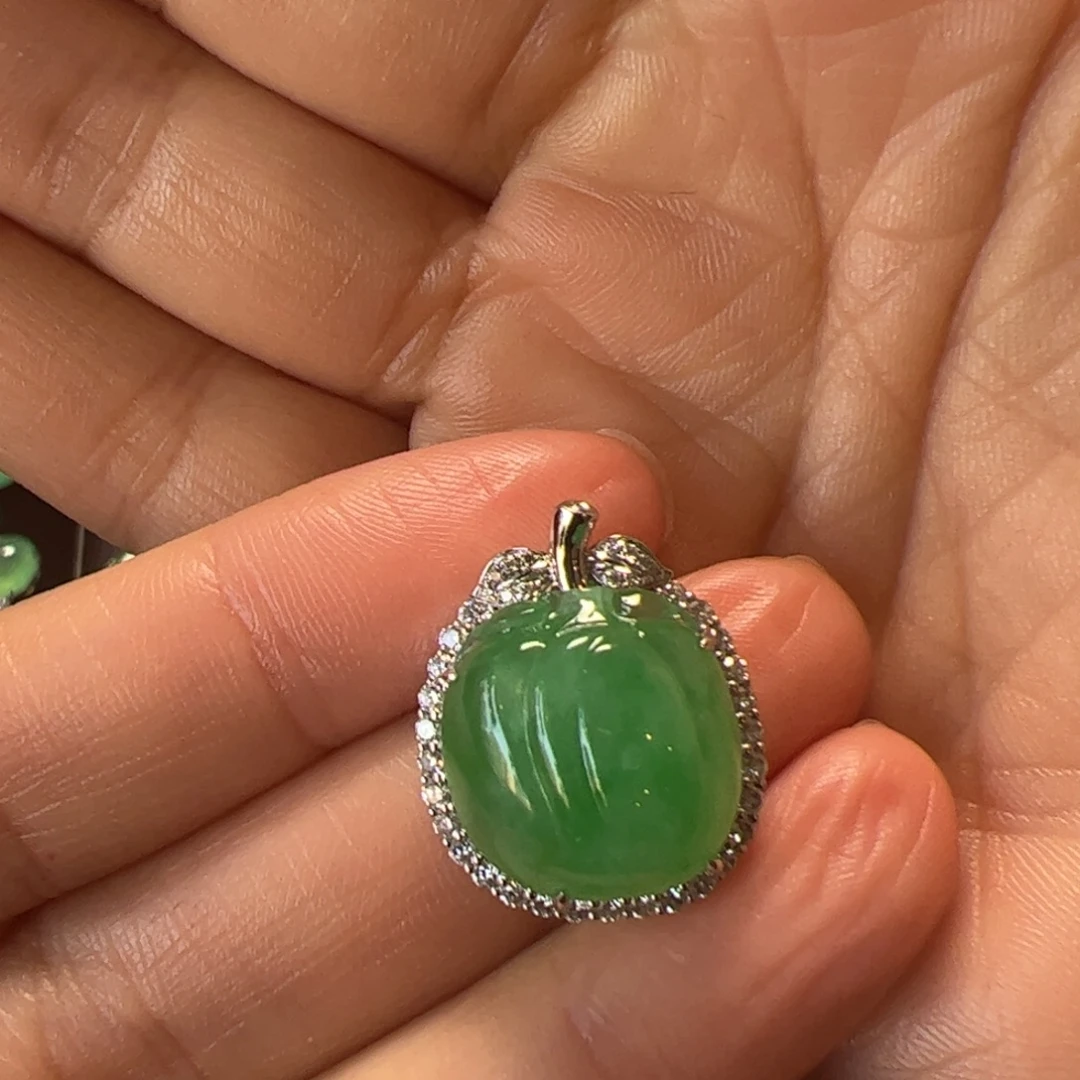 翡翠18K金镶嵌颈饰小南瓜吊坠
