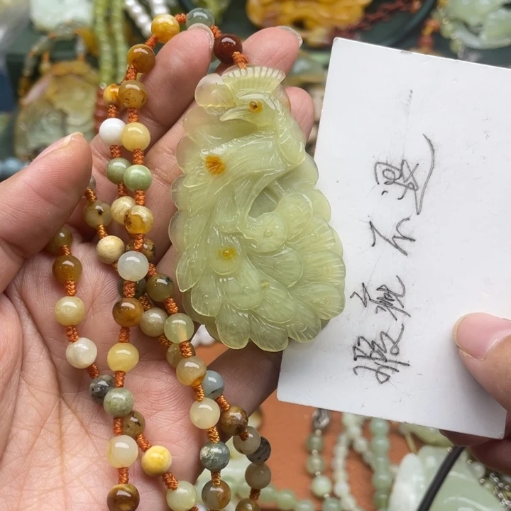 蛇纹石玉吊坠合金