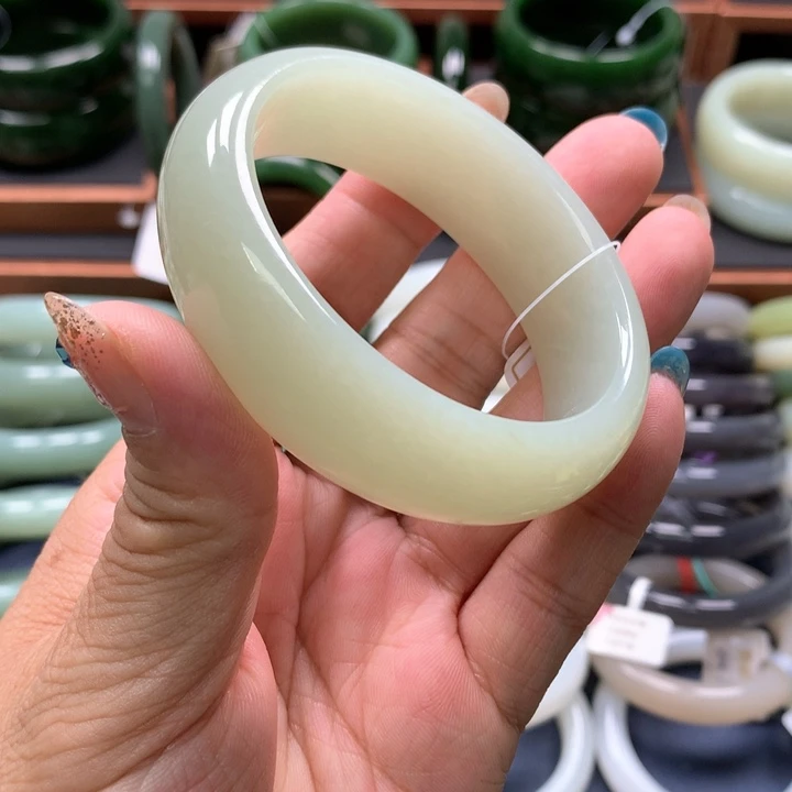 【闪购商品】未镶嵌手镯和田玉32