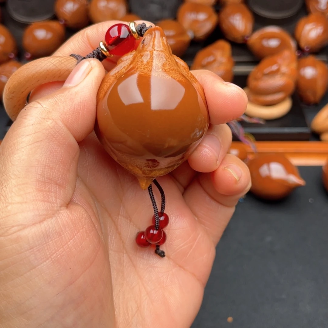 把件橄榄核金钱龟穿配