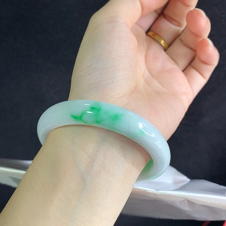 翡翠未镶嵌手镯58圈6406