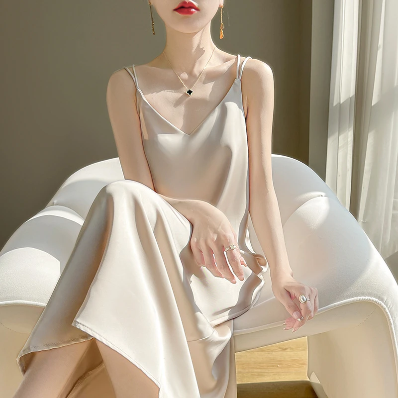 法式高级感夏季女吊带连衣裙露肩宽松显瘦冰凉垂感中长款缎面裙子