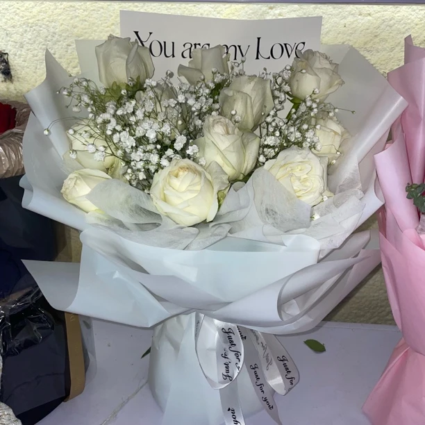 骄傲白玫瑰花11朵花束