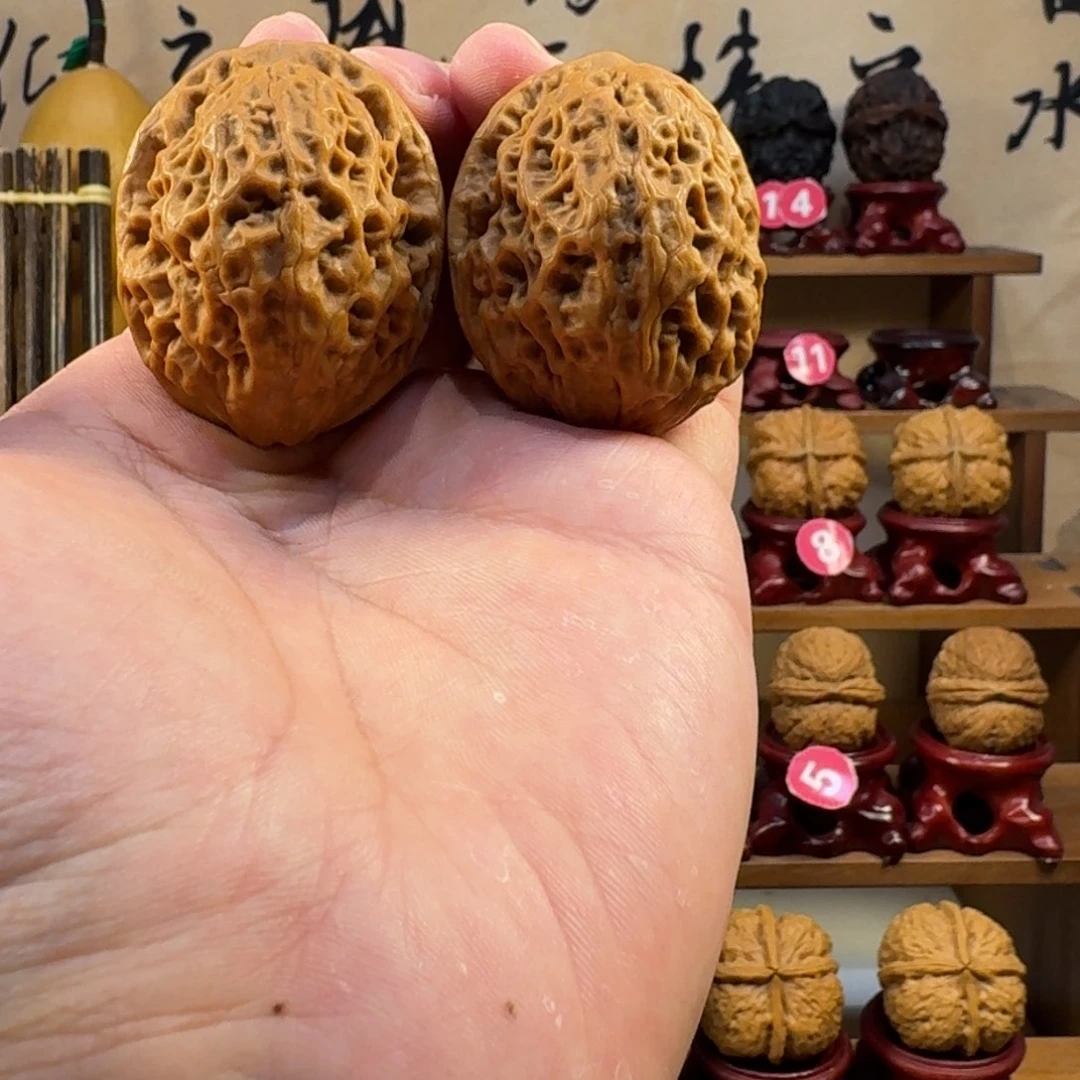 铁核桃把件粗筋铁官帽