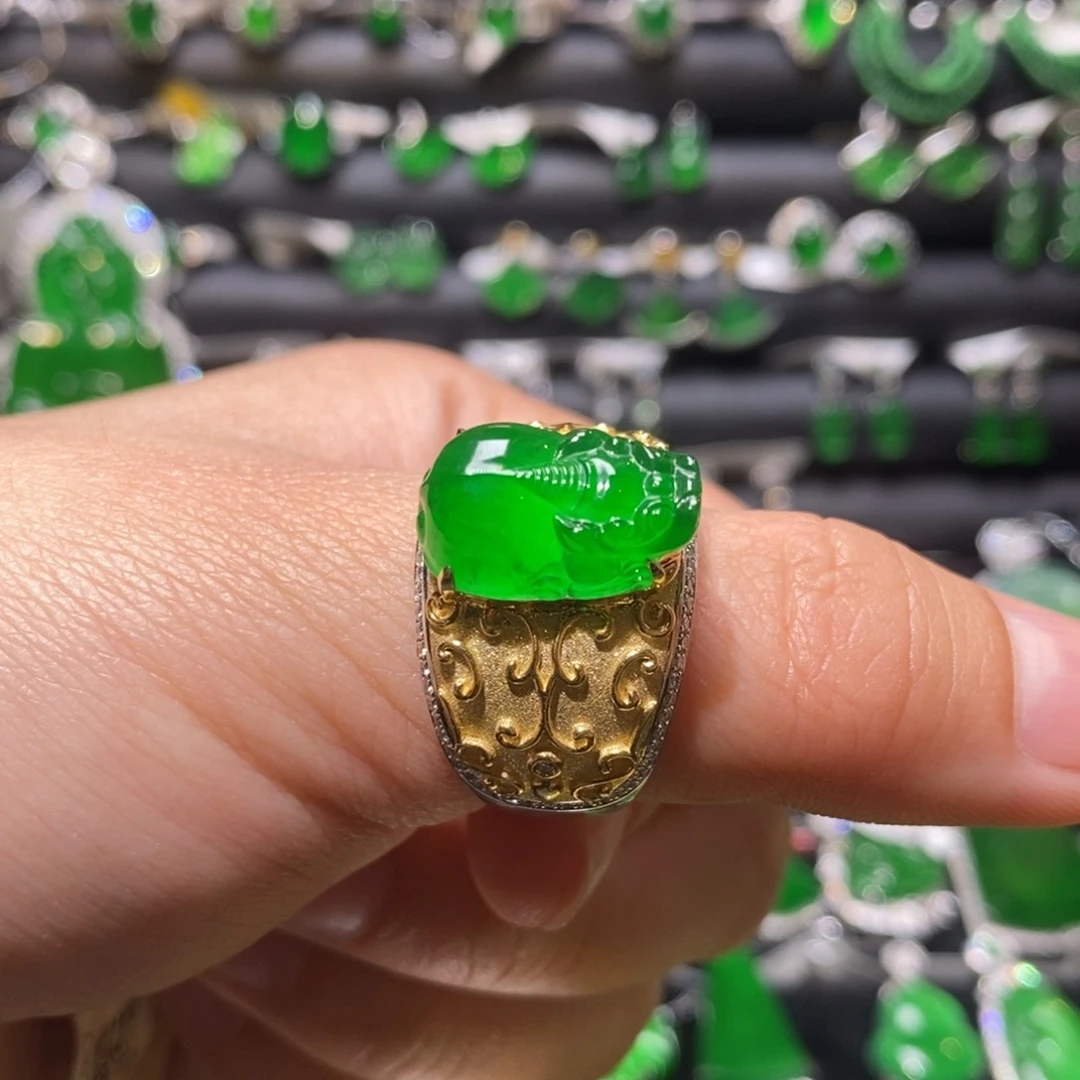 翡翠颈饰18K金镶嵌天然翡翠