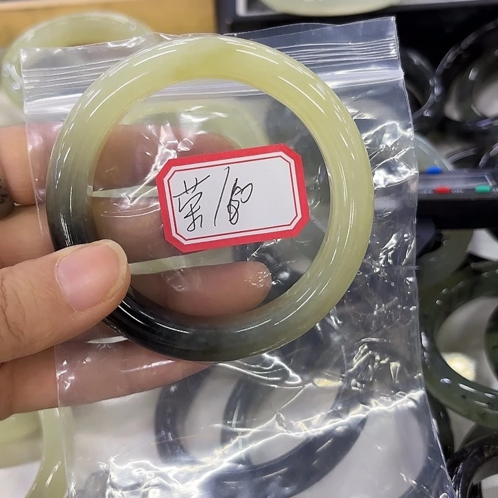 荣***荣未镶嵌蛇纹石玉岫玉手镯