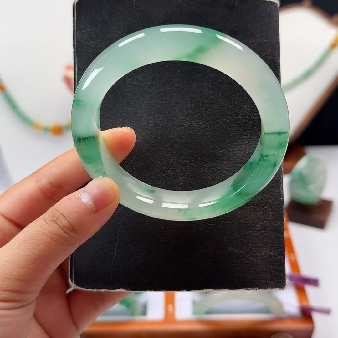 石英质玉（非洲翠）未镶嵌手镯