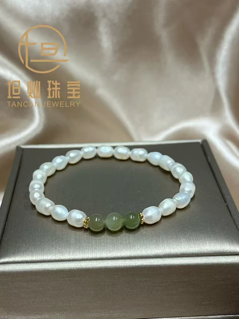 天然单圈淡水珍珠搭三颗和田玉款手串1305