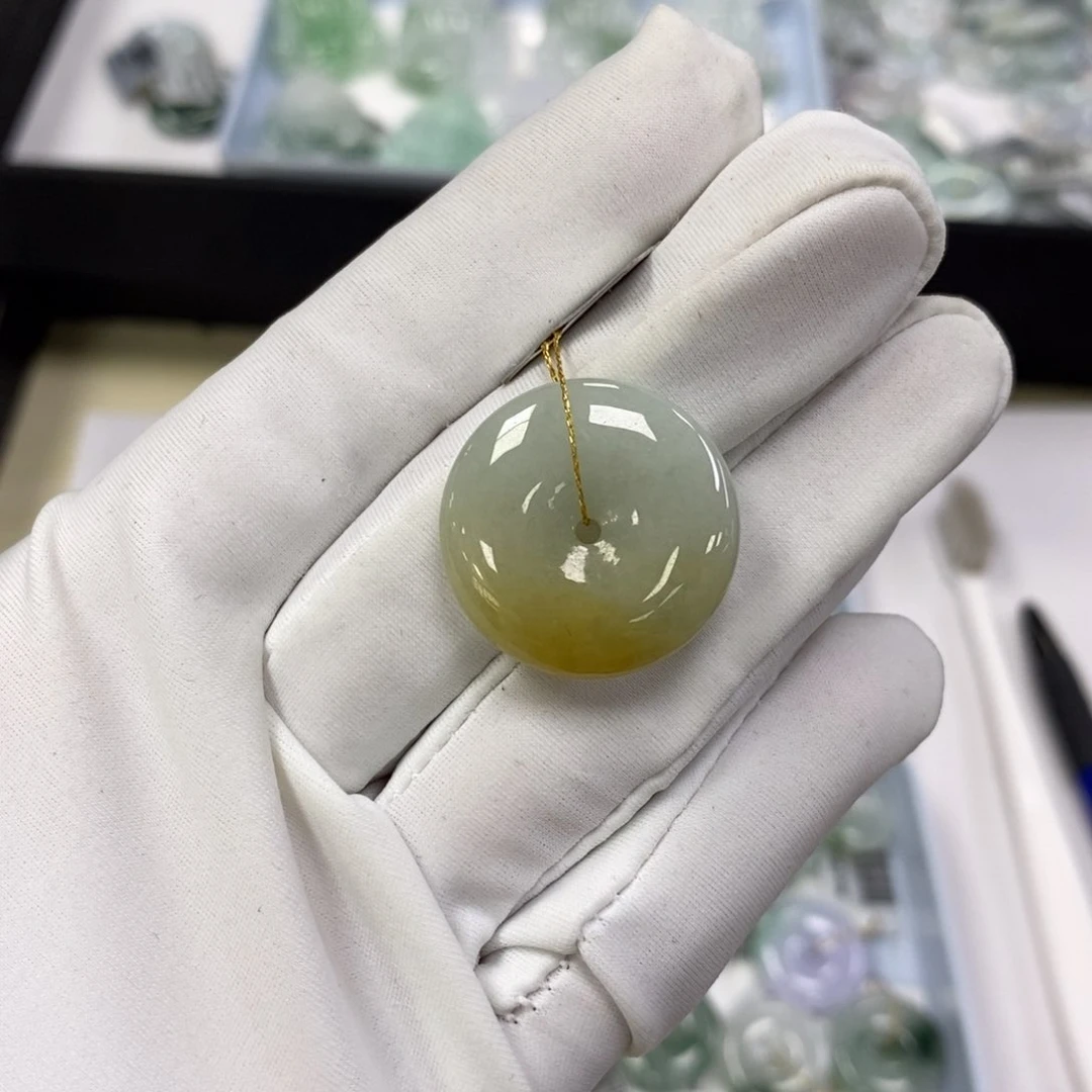 翡翠未镶嵌颈饰平安扣