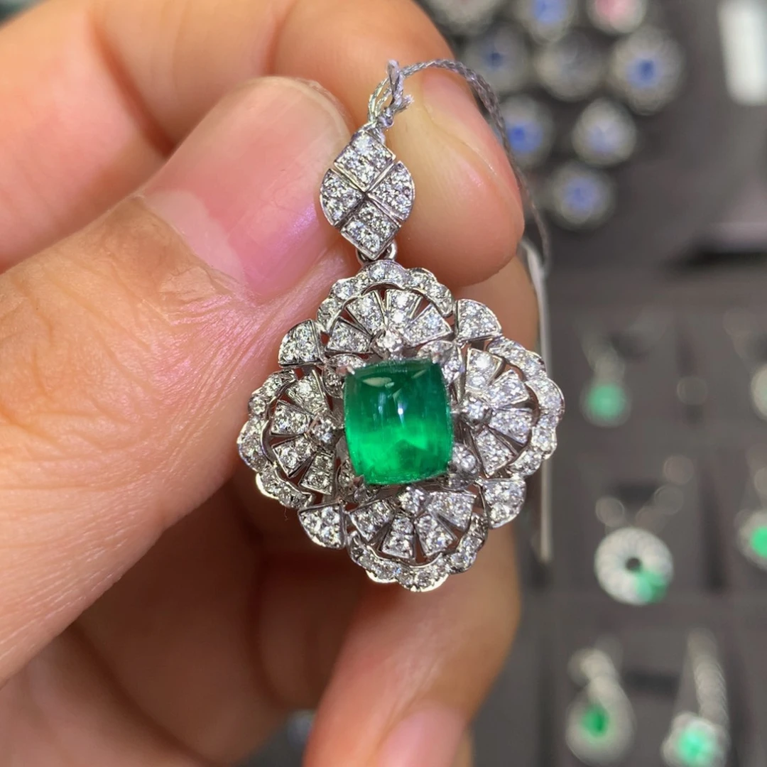 祖母绿颈饰18K金镶嵌