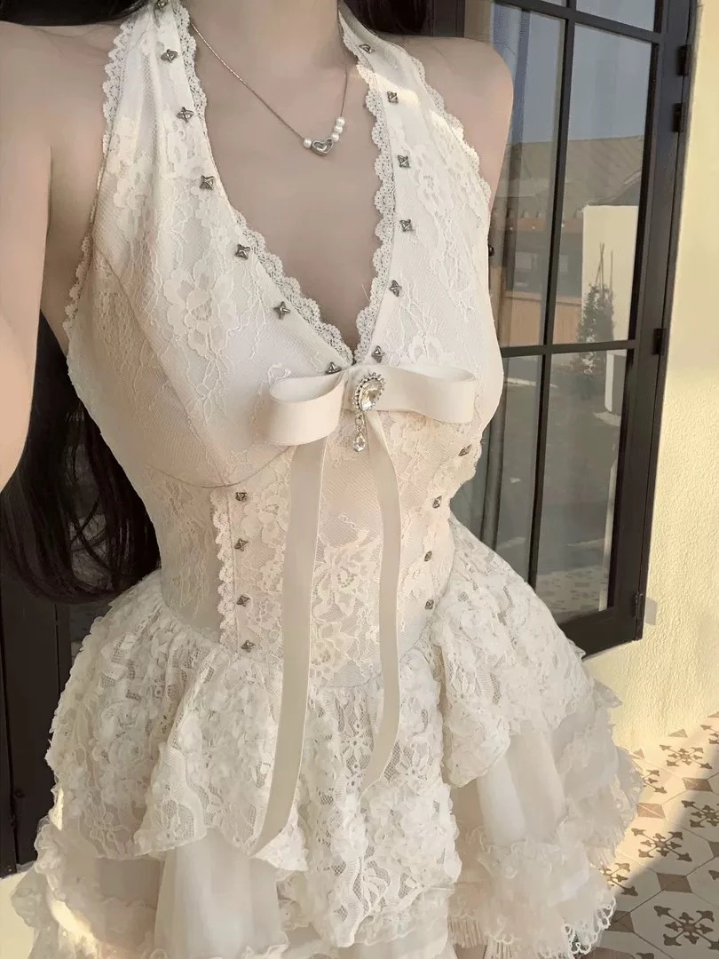 纯欲风v领挂脖蛋糕蓬蓬连衣裙