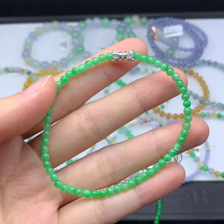 翡翠手镯未镶嵌翡翠