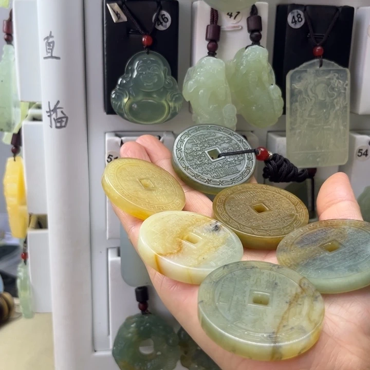 新***家合金蛇纹石玉颈饰